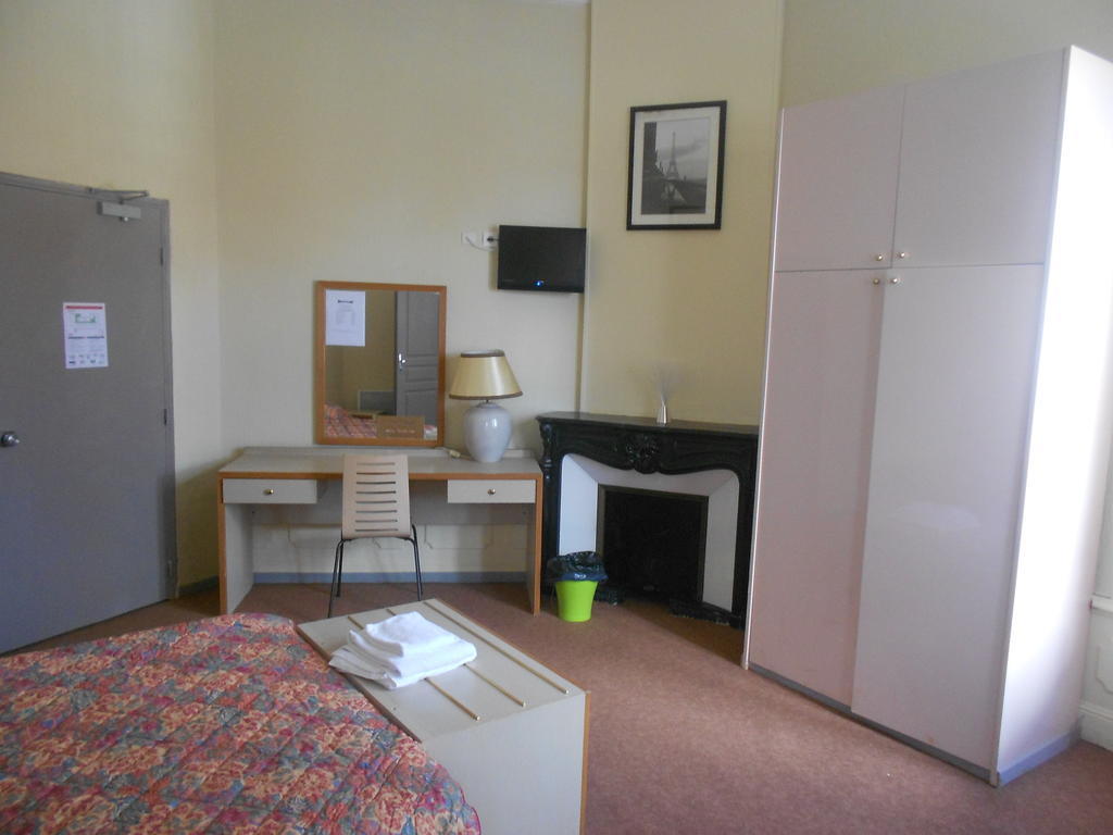 Hotel De La Gare Romans-sur-Isere Room photo